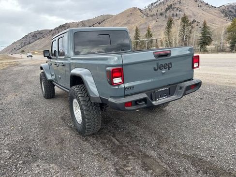 Used 2025 Jeep Gladiator Sport AWD/4WD image 7