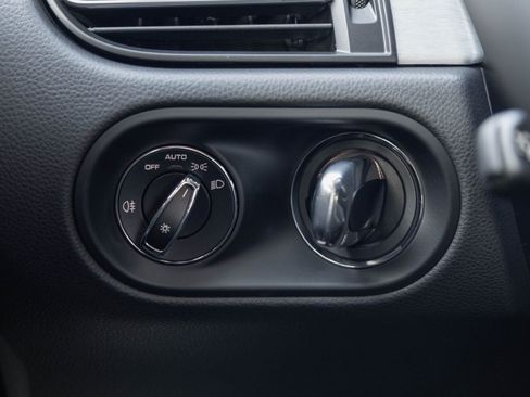 Certified 2026 Porsche Macan image 17