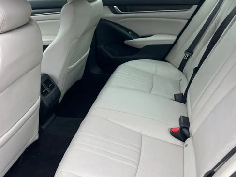 Used 2018 Honda Accord Touring image 10