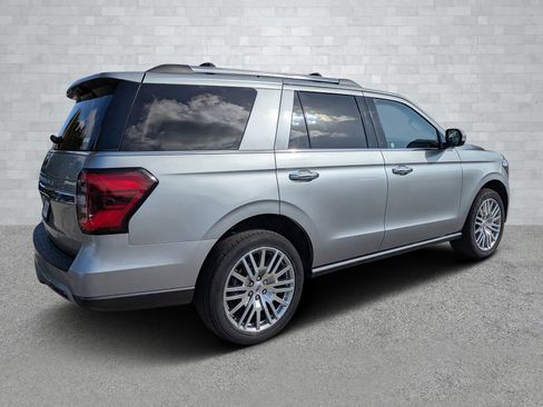 Used 2024 Ford Expedition Limited image 5