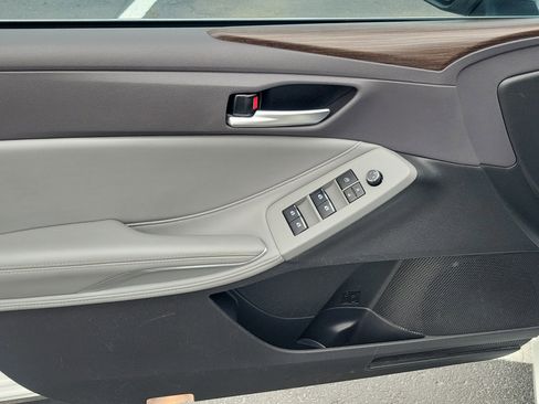 Certified 2019 Toyota Avalon XLE w/ Moonroof Package FWD image 18