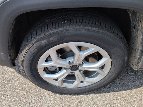 Used 2025 Jeep Compass Latitude AWD/4WD image 10