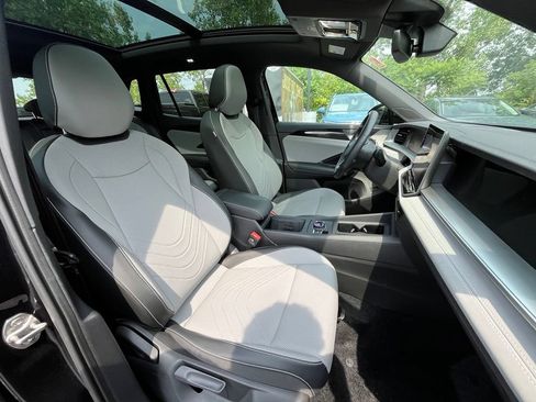Certified 2025 Volkswagen Tiguan SE R-Line AWD/4WD image 13