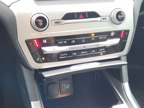 Used 2021 Ford Explorer XLT w/ Equipment Group 202A image 21