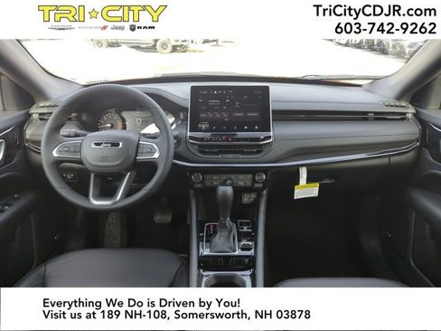 New 2026 Jeep Compass Latitude image 12