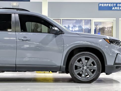 Used 2025 Honda Pilot Sport image 29