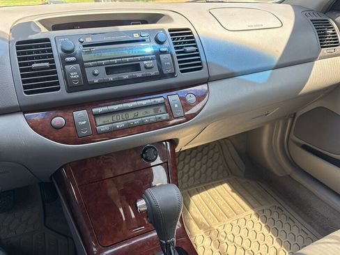 Used 2005 Toyota Camry XLE FWD image 40