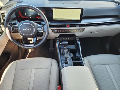 Certified 2024 Kia Sorento S w/ Panoramic Sunroof Package image 11