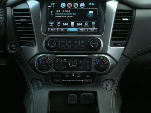 Used 2019 Chevrolet Tahoe LT w/ Luxury Package AWD/4WD image 13