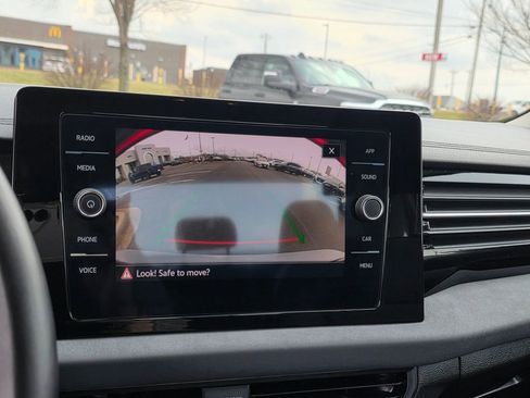 Used 2025 Volkswagen Jetta SE image 25