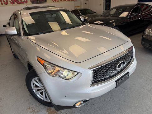 Used 2017 INFINITI QX70 2WD image 7
