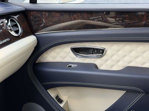 Certified 2023 Bentley Bentayga AWD/4WD image 32
