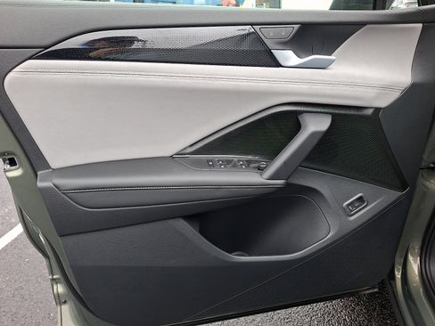 New 2026 Volkswagen Tiguan SE R-Line image 8