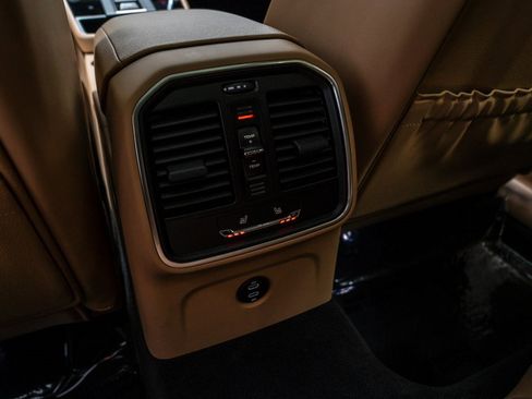 Used 2025 Porsche Macan image 28