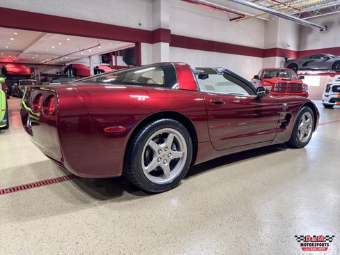 Used 2003 Chevrolet Corvette Coupe w/ Preferred Equipment Group RWD image 5