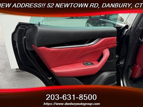 Used 2021 Maserati Levante AWD/4WD image 32