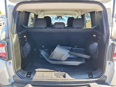 Used 2017 Jeep Renegade Altitude FWD image 28