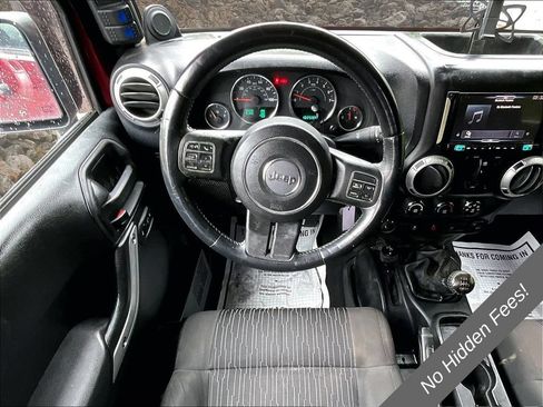 Used 2012 Jeep Wrangler Unlimited Rubicon w/ Connectivity Group AWD/4WD image 5
