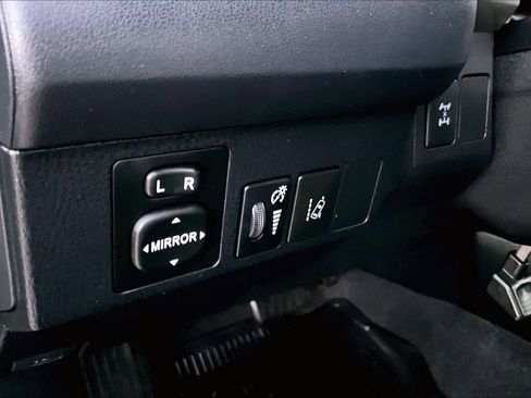 Used 2018 Toyota RAV4 LE image 31