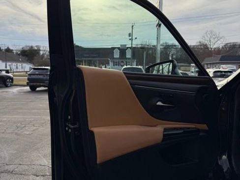 Used 2024 Lexus ES 350 w/ Premium Package image 39