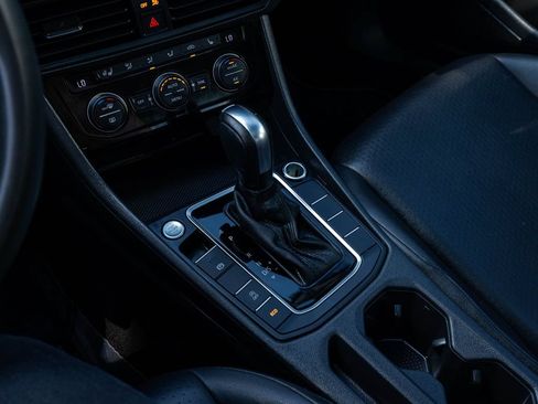 Used 2020 Volkswagen Jetta SE w/ SE Cold Weather Package FWD image 23
