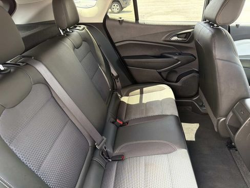 Certified 2025 Chevrolet Trax LT w/ LT Convenience Package FWD image 10