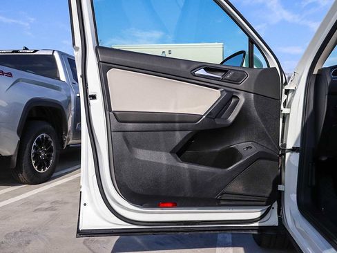 Used 2018 Volkswagen Tiguan SEL image 22