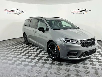 Used 2025 Chrysler Pacifica Limited w/ Trailer Tow Group