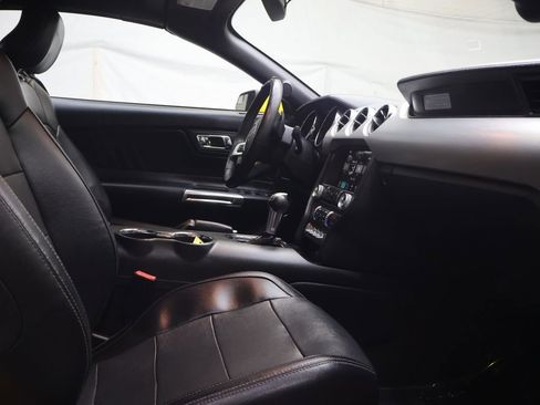 Used 2017 Ford Mustang Premium RWD image 10