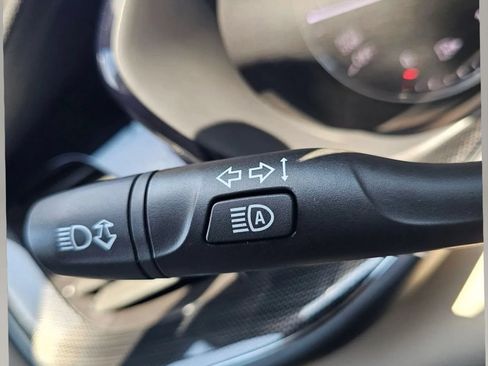 Used 2021 Buick Envision Essence AWD/4WD image 19