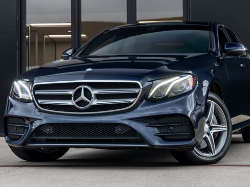 Used 2017 Mercedes-Benz E 300 4MATIC image 3