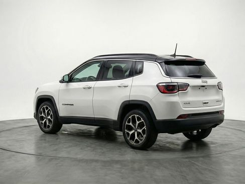 Used 2025 Jeep Compass Limited image 6