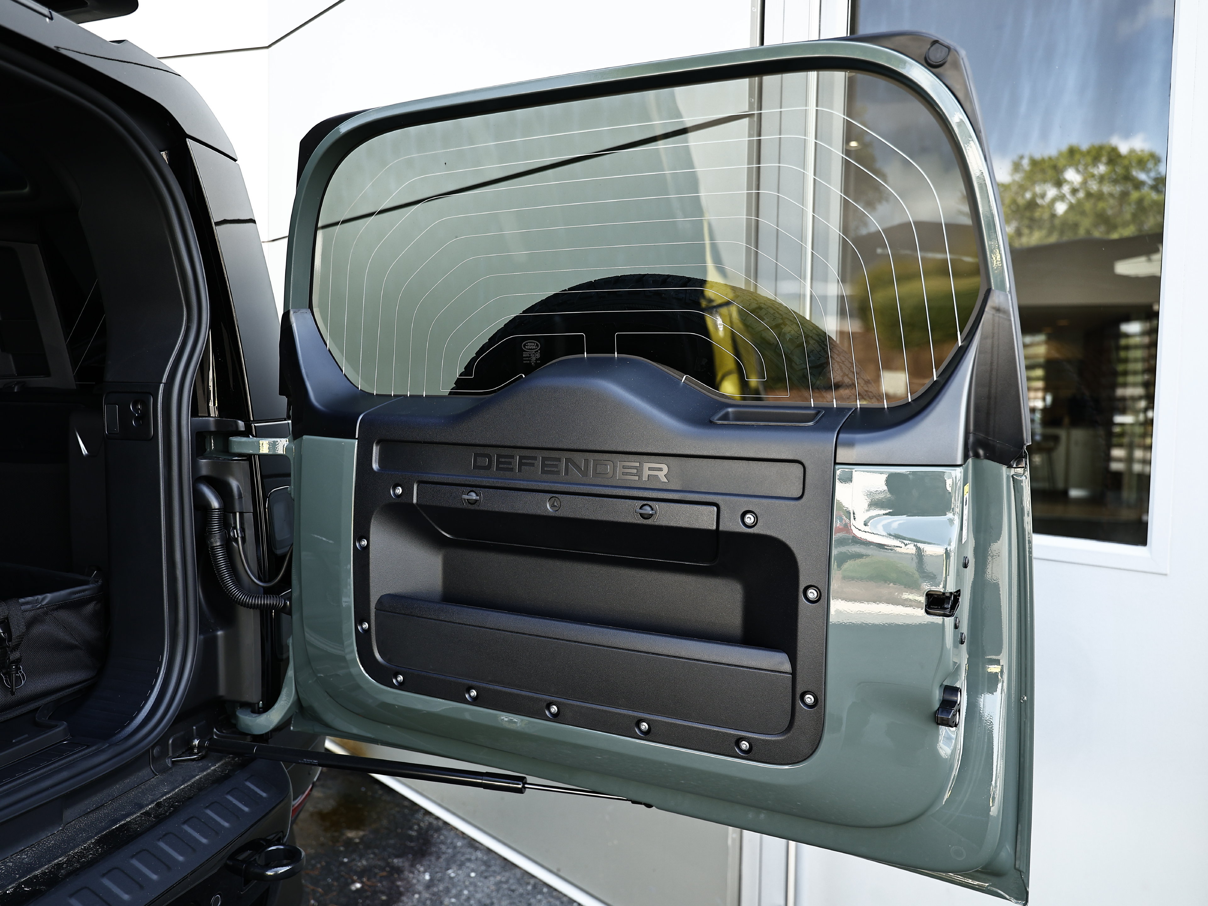 New 2026 Land Rover Defender 110 AWD/4WD image 40
