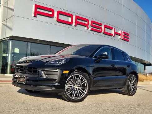 Used 2025 Porsche Macan image 1