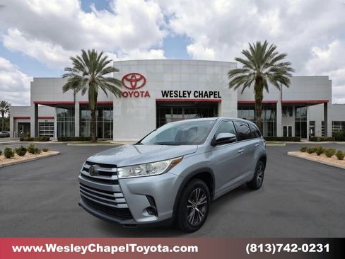 Certified 2018 Toyota Highlander LE FWD image 1