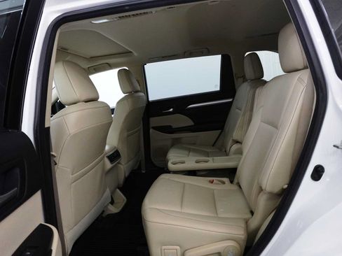 Used 2018 Toyota Highlander XLE AWD/4WD image 27