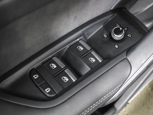 Used 2023 Audi SQ5 Premium Plus w/ Premium Plus Package image 36