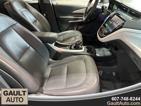 Used 2019 Chevrolet Bolt Premier w/ Infotainment Package image 18