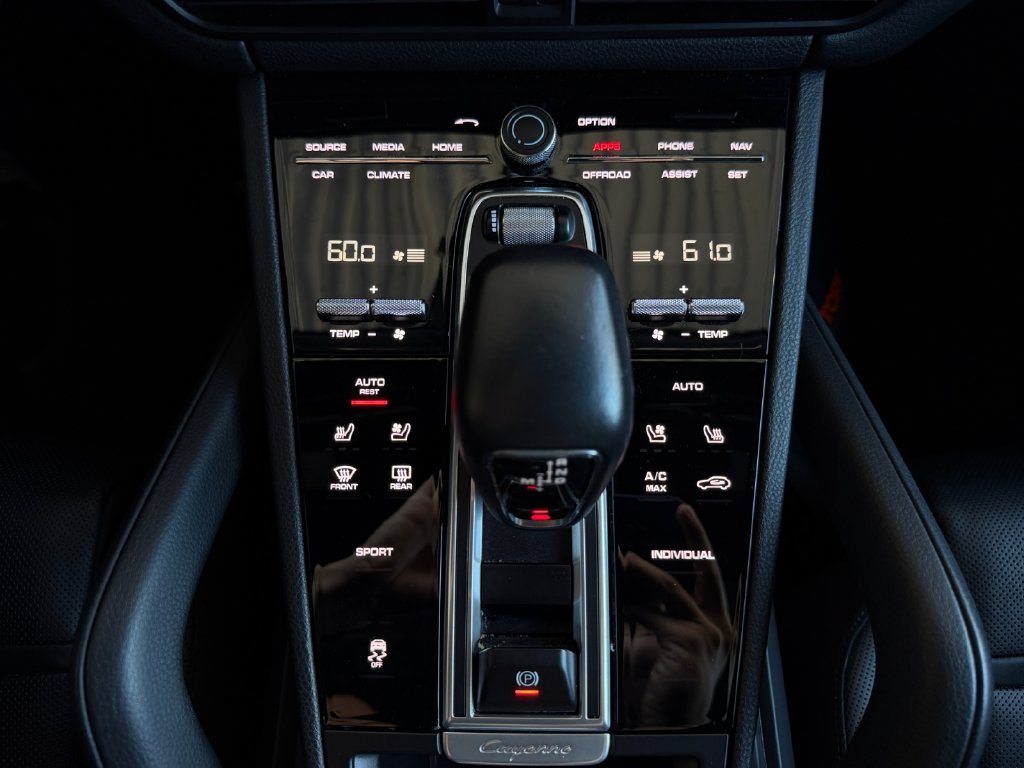 Used 2023 Porsche Cayenne Platinum Edition AWD/4WD image 17