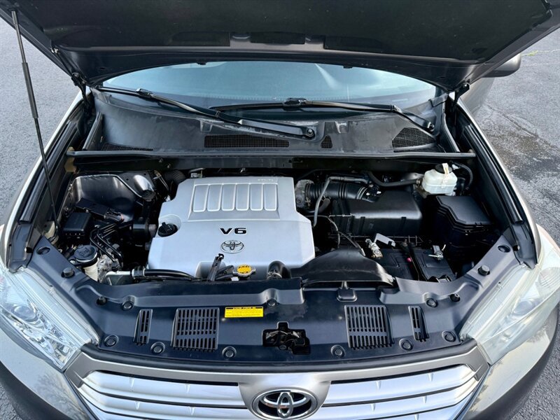 Used 2013 Toyota Highlander 4WD w/ Cold Weather Pkg image 13