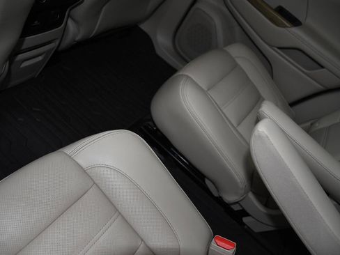 Used 2019 GMC Acadia Denali w/ Technology Package AWD/4WD image 19