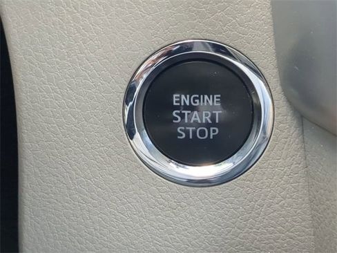 Used 2016 Toyota Highlander XLE image 29