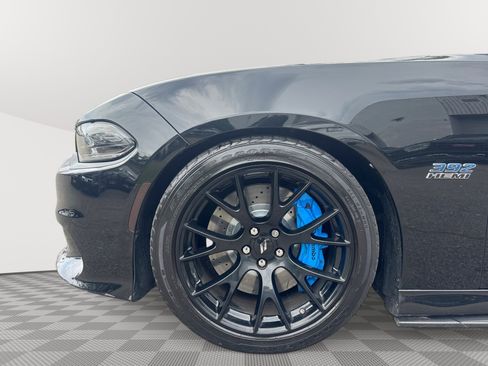 Used 2019 Dodge Charger Scat Pack w/ Dynamics Package RWD image 18