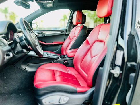 Used 2018 Porsche Macan Sport Edition AWD/4WD image 9