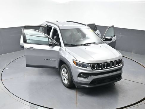 Used 2024 Jeep Compass Latitude AWD/4WD image 58