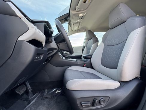 Used 2024 Toyota RAV4 XLE image 18