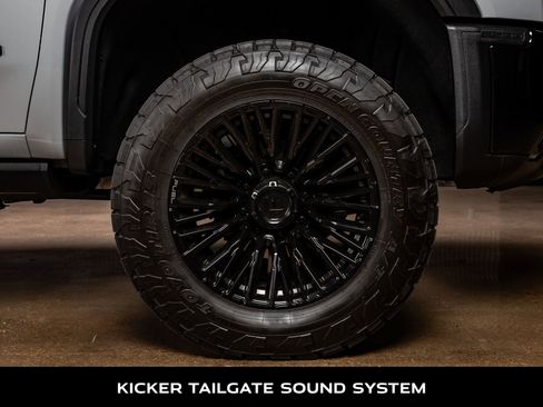 Used 2025 GMC Sierra 2500 AT4X image 11