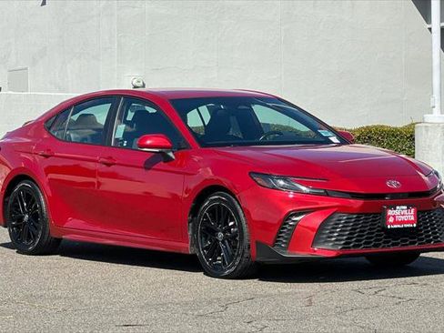 Certified 2025 Toyota Camry SE FWD image 5