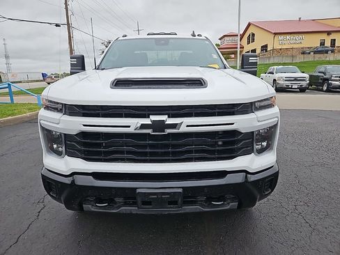 Used 2025 Chevrolet Silverado 2500 Custom w/ Custom Value Package image 4