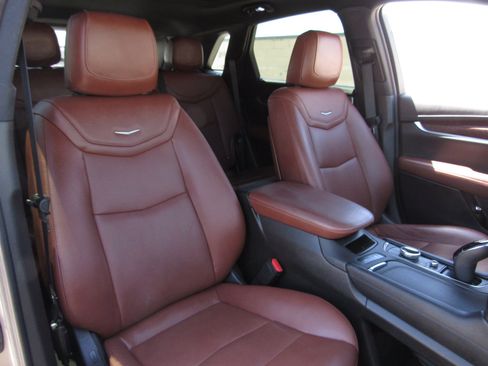Used 2023 Cadillac XT5 Premium Luxury w/ Technology Package FWD image 11